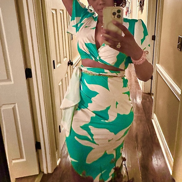 Two piece set - Picture 3 of 4